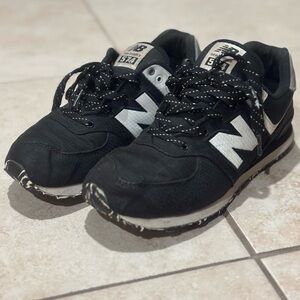 New Balance 574 GC574WM2 Sneakers Kids Boys Size 5 Black White Running Shoes